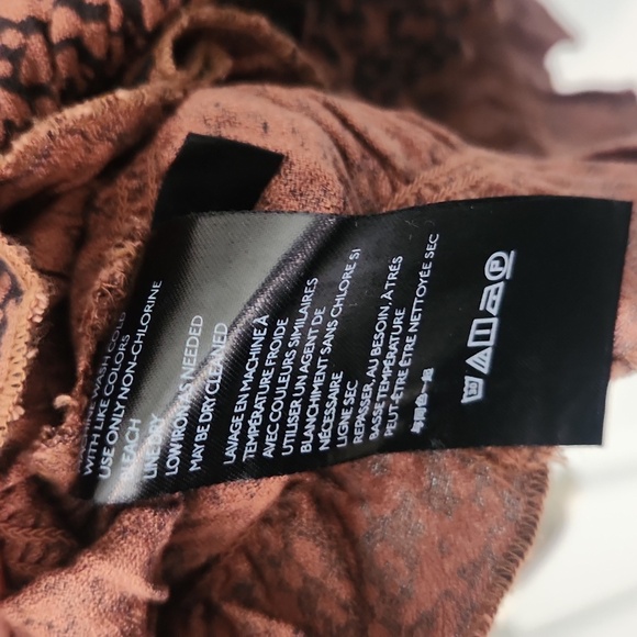 Urban Outfitters Women's Giselle Black and Brown Smocked Top Medium - Picture 9 of 10